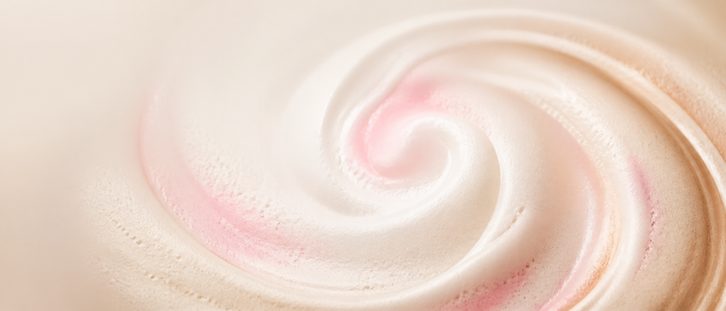 Nahaufnahme Milchschaum mit rosa Akzenten